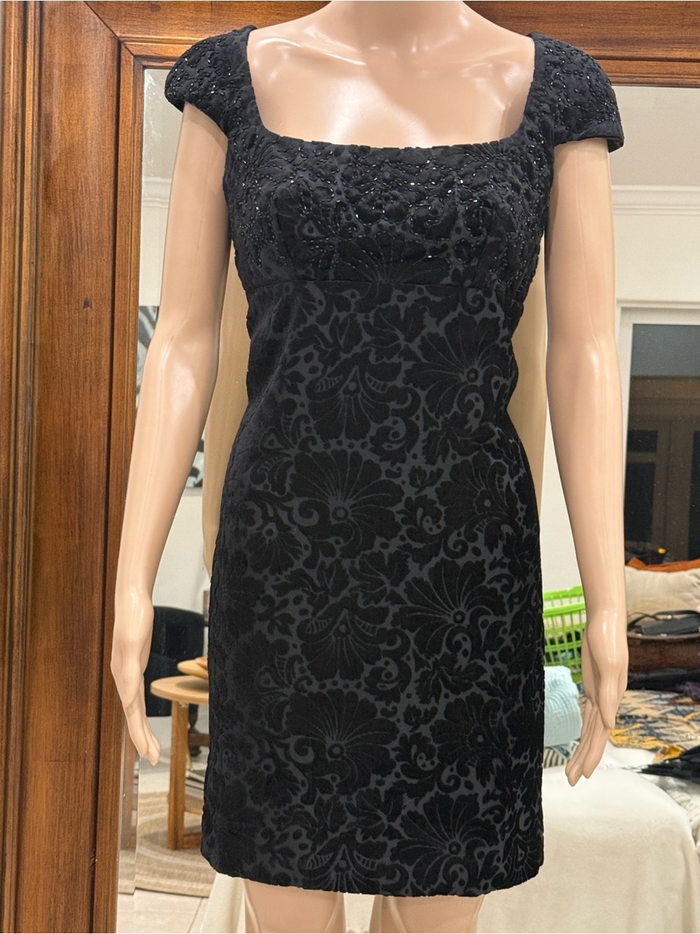Vintage Pianoforte di MaxMara Black Cap-Sleeve Velvet Burnout Dress Size US 8